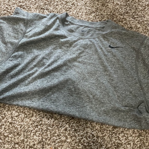 Nike Dri Fit - Picture 3 of 3